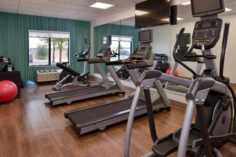 Отель Holiday Inn Express & Suites Pueblo, An Ihg