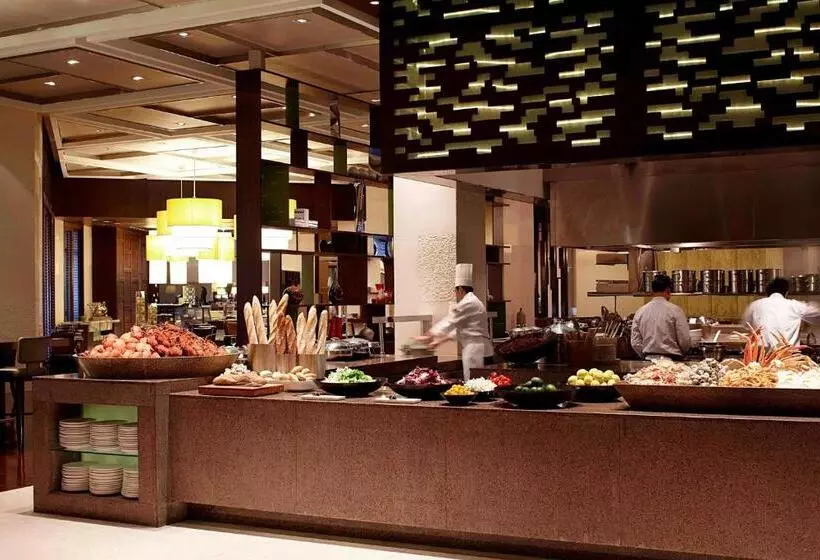 Отель Renaissance Tianjin Lakeview