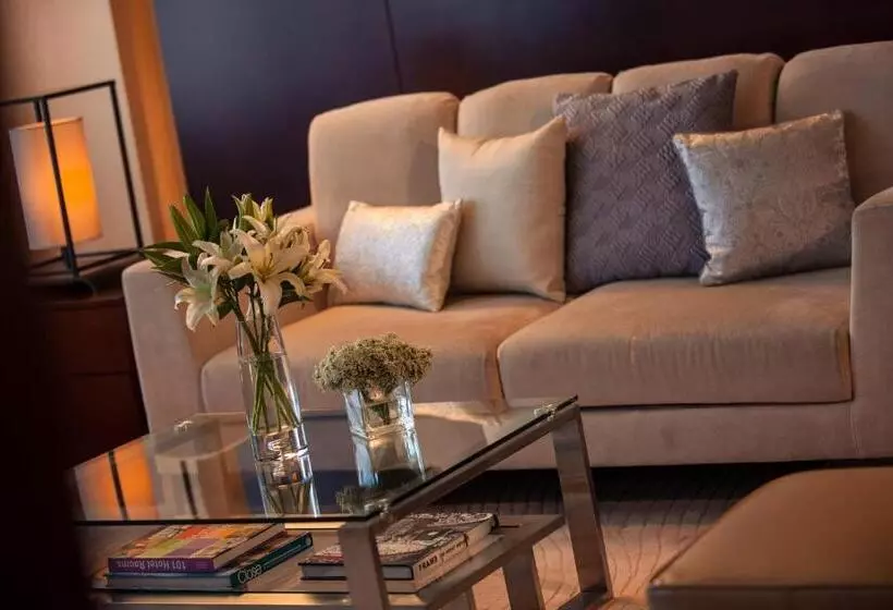 Отель Renaissance Tianjin Lakeview