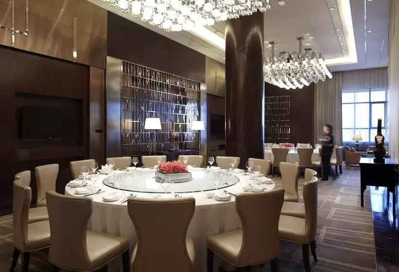 Отель Renaissance Tianjin Lakeview