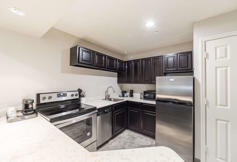 Best Western Plus Sebastian Hotel & Suites