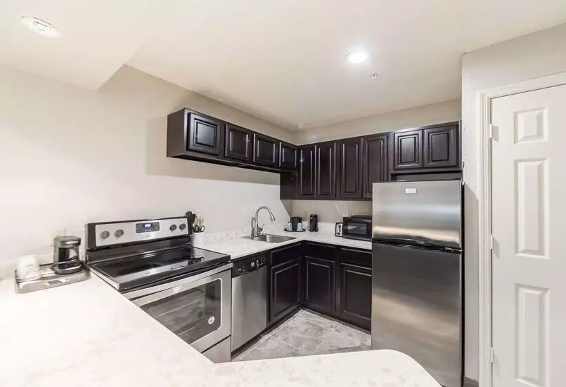 Best Western Plus Sebastian Hotel & Suites