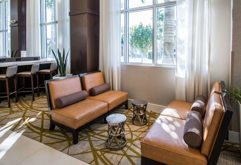 בית מלון כפרי Comfort Suites Miami Airport North