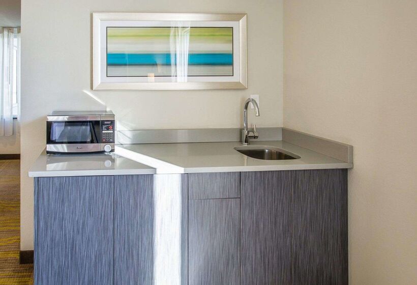 בית מלון כפרי Comfort Suites Miami Airport North