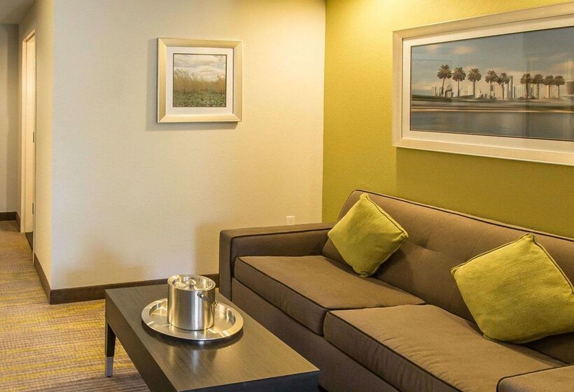 בית מלון כפרי Comfort Suites Miami Airport North