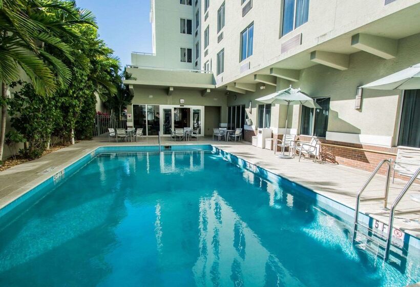 בית מלון כפרי Comfort Suites Miami Airport North