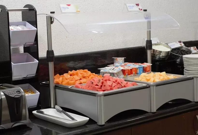 Отель Holiday Inn Express Tuxtla Gutierrez La Marimba, An Ihg