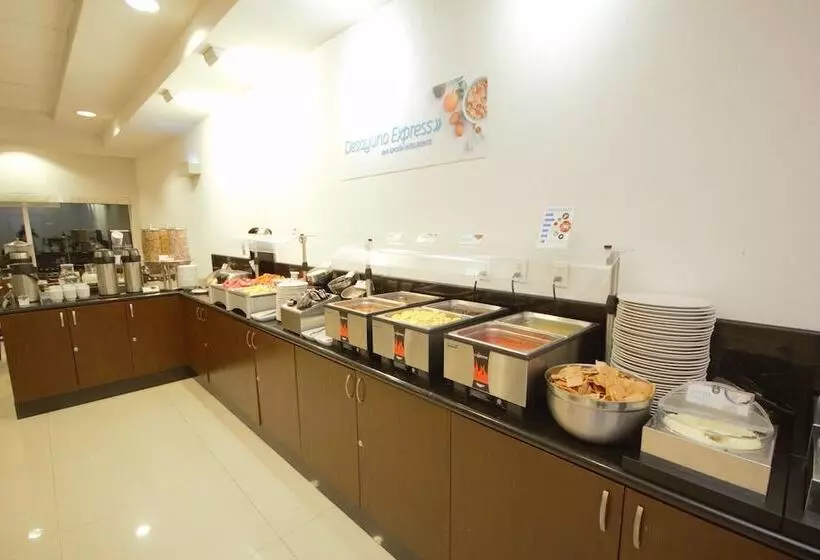 Отель Holiday Inn Express Tuxtla Gutierrez La Marimba, An Ihg