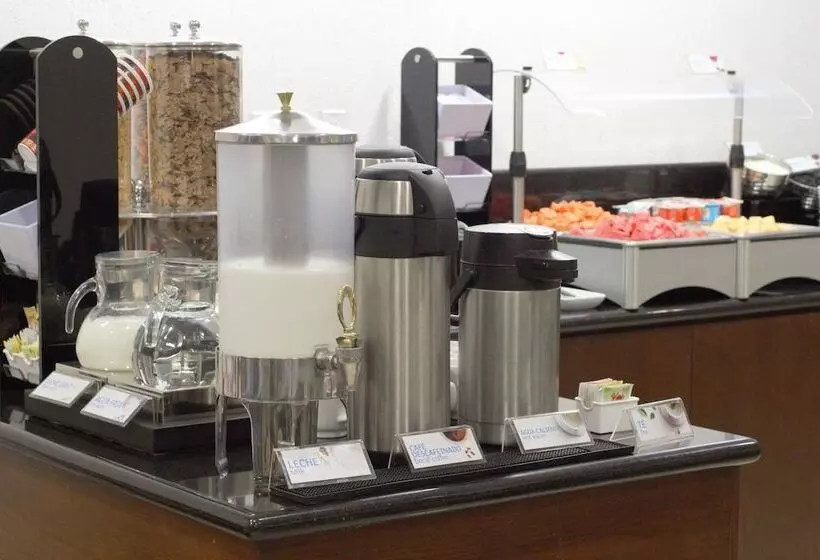 Отель Holiday Inn Express Tuxtla Gutierrez La Marimba, An Ihg