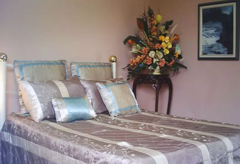 هتل Shammah S Bed & Breakfast