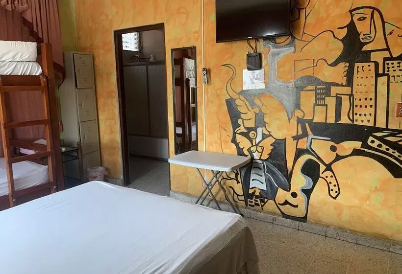 هتل Tamarindo Hostel