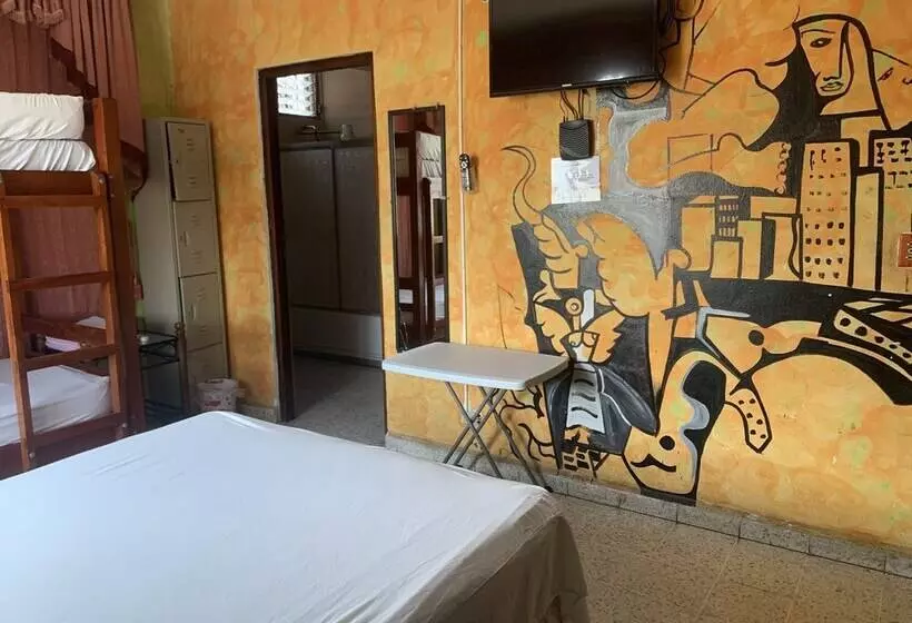 هتل Tamarindo Hostel