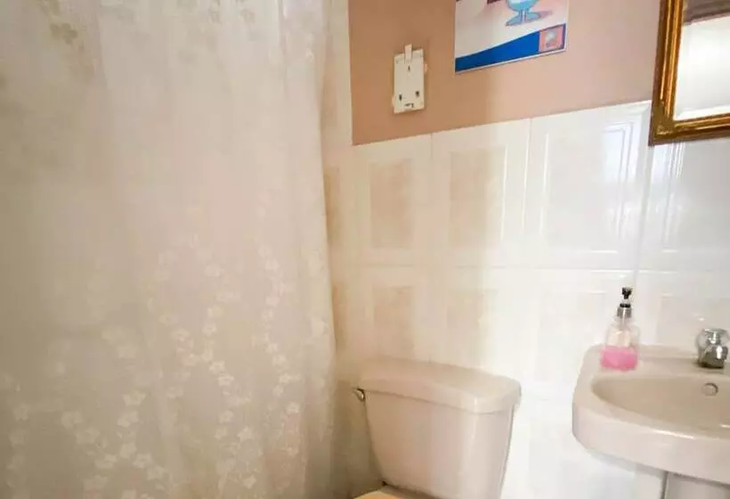 هتل Tamarindo Hostel