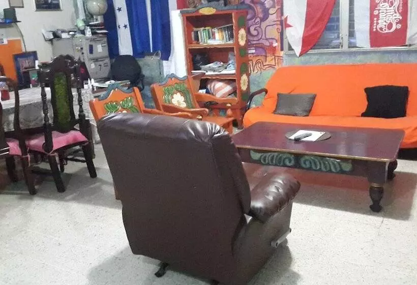 هتل Tamarindo Hostel