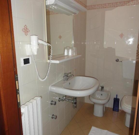 בית מלון כפרי Albergo & Ristorante Selvatico