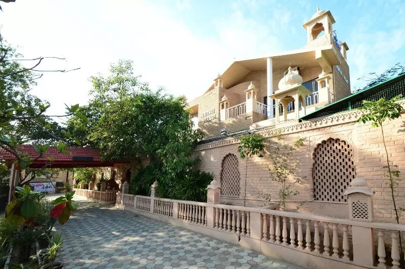 هتل The Heritage Village Resort