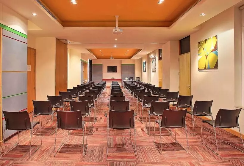 ホテル Ibis Bengaluru Hosur Road   An Accor Brand