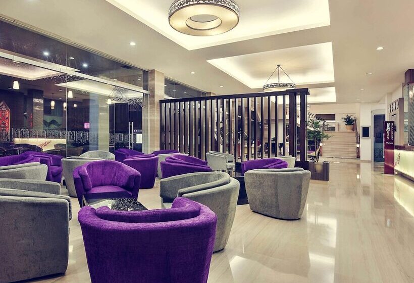 בית מלון כפרי Mercure Pontianak City Center