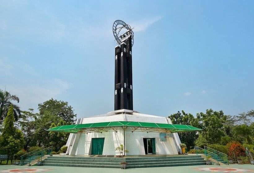 בית מלון כפרי Mercure Pontianak City Center