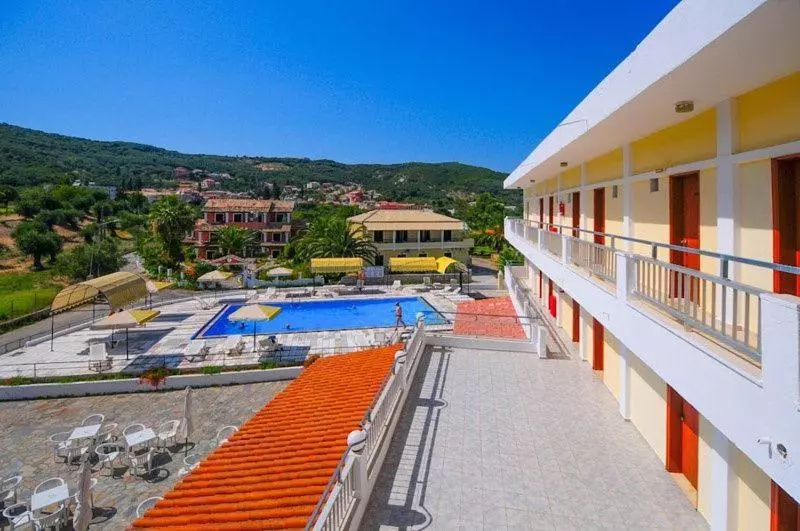 Отель Prassino Nissi