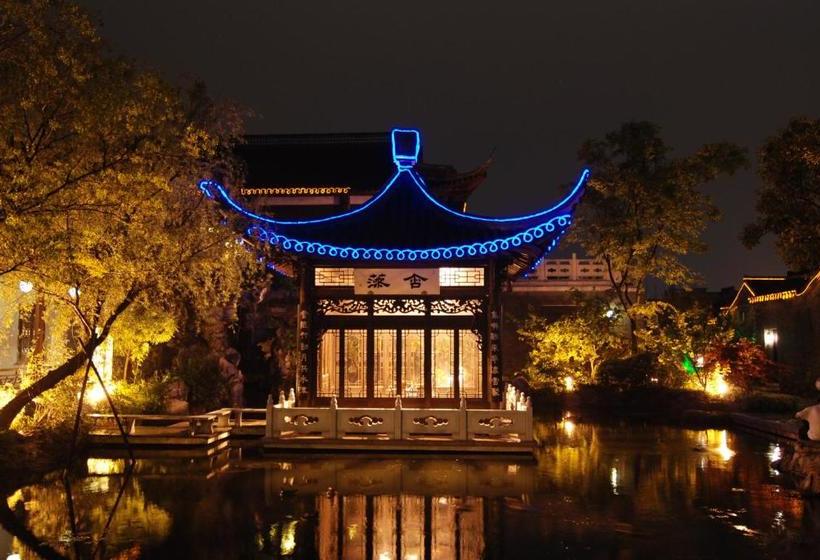 Отель Yangzhou Centre And Residence