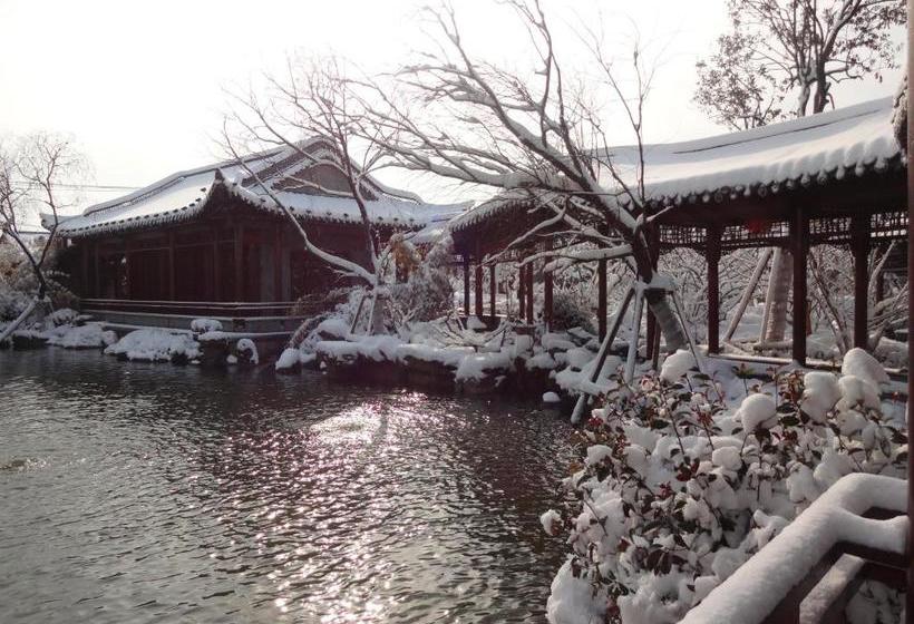 Отель Yangzhou Centre And Residence