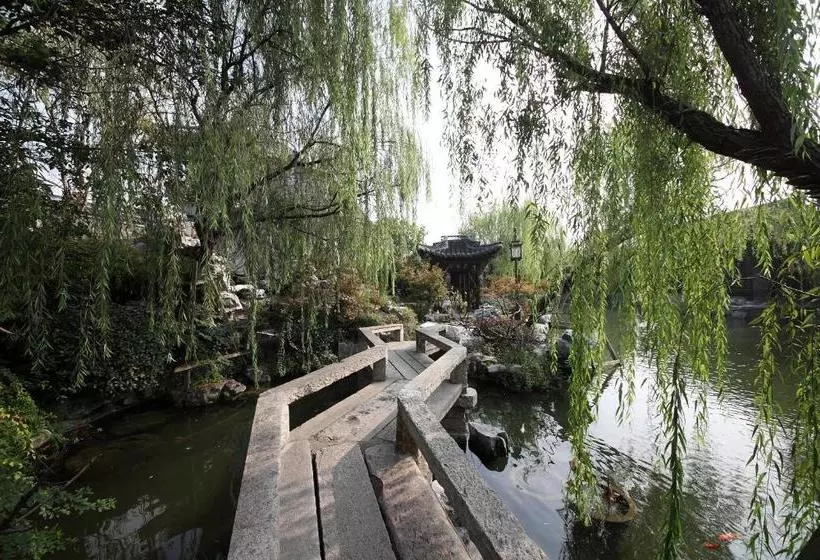 Отель Yangzhou Centre And Residence