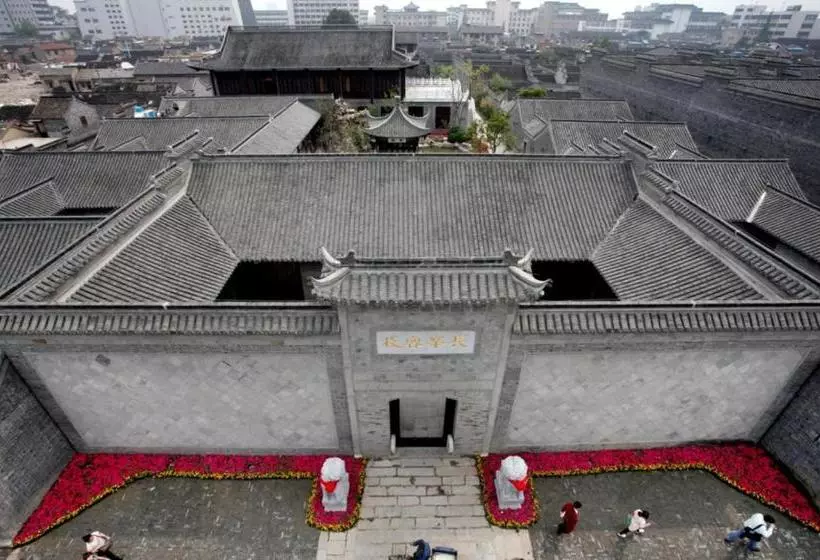 Отель Yangzhou Centre And Residence