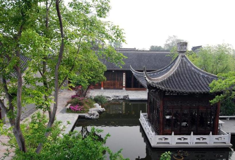 Отель Yangzhou Centre And Residence