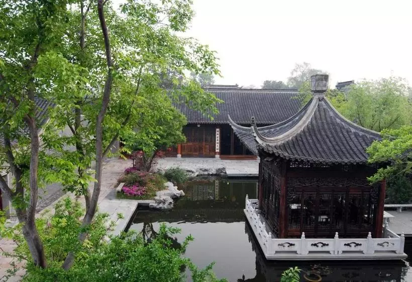 Отель Yangzhou Centre And Residence