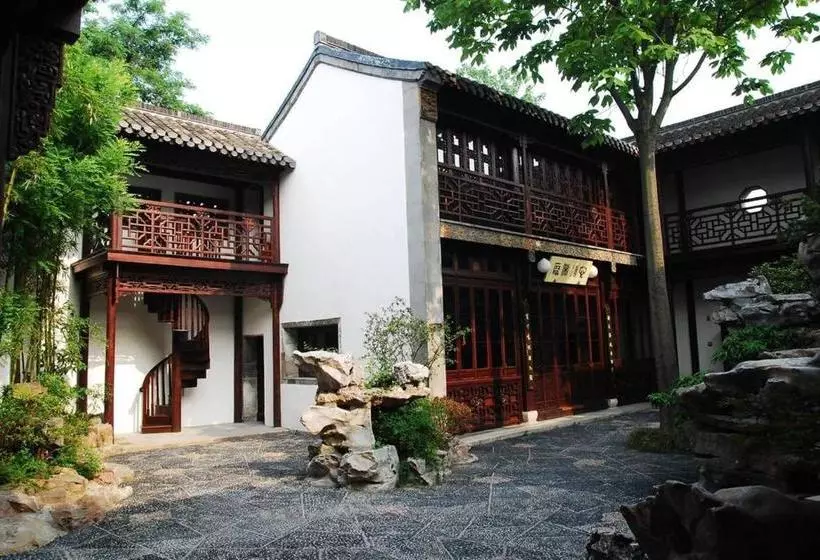 Отель Yangzhou Centre And Residence