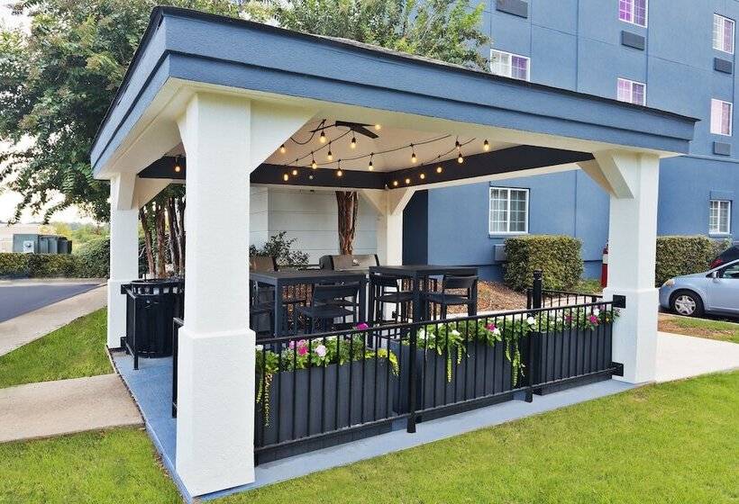 Candlewood Suites Eastchase Park, An Ihg