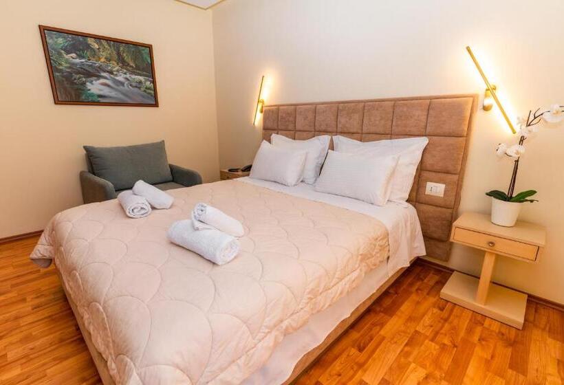 ホテル Brilant Saranda