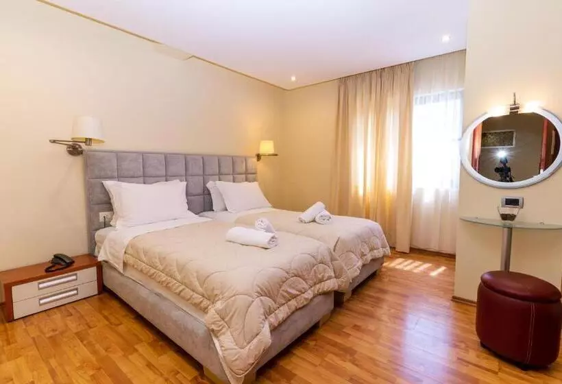 ホテル Brilant Saranda