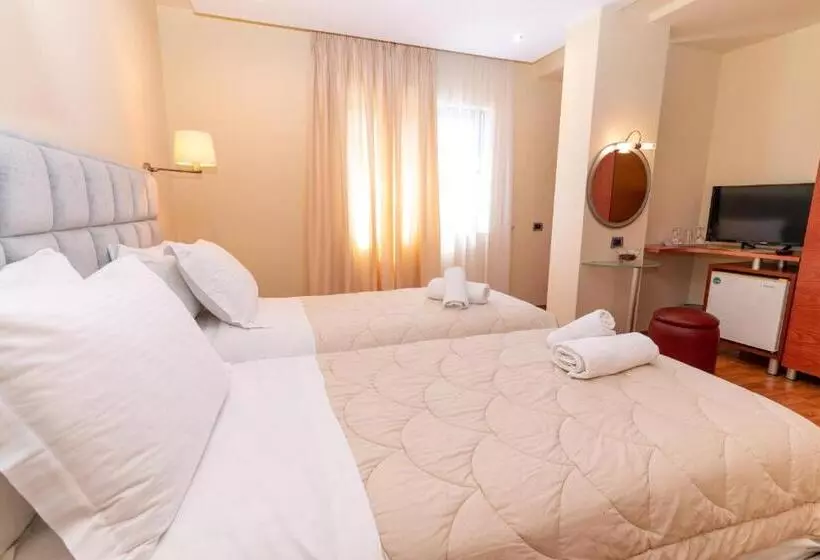 ホテル Brilant Saranda