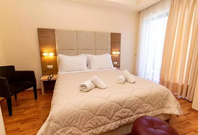 ホテル Brilant Saranda