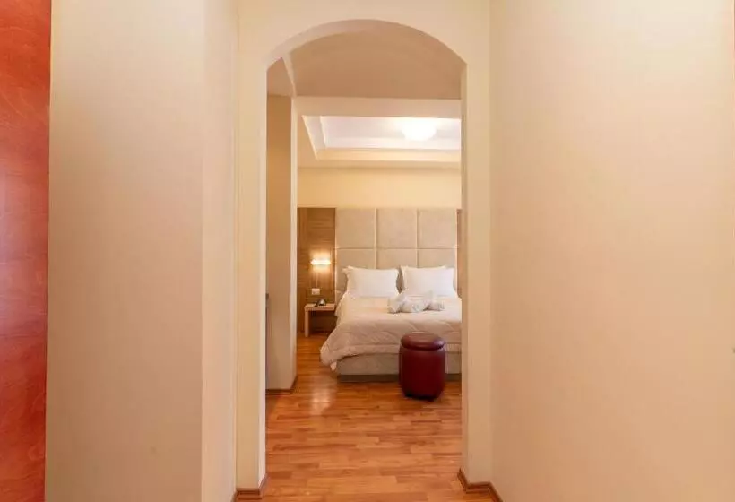 ホテル Brilant Saranda