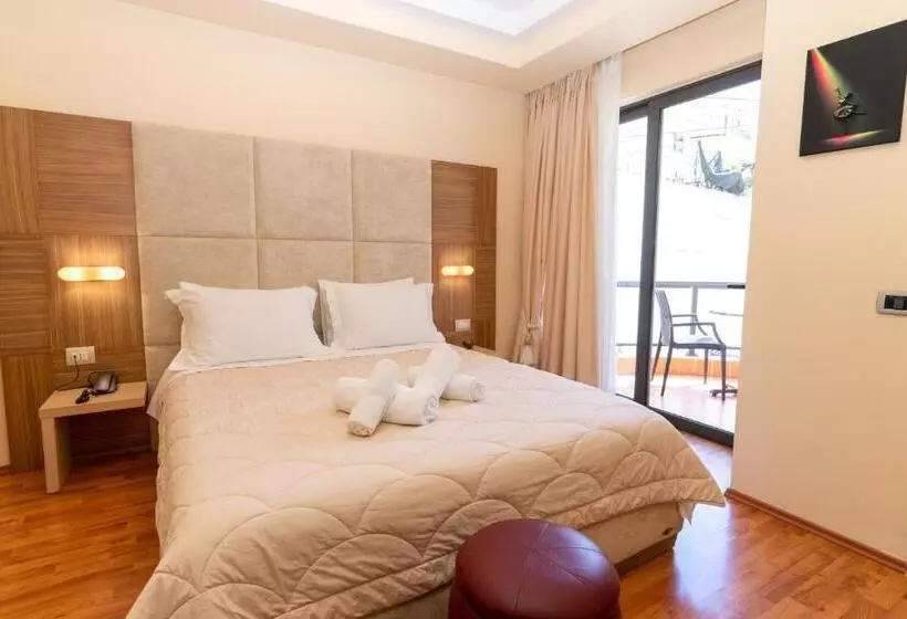 ホテル Brilant Saranda