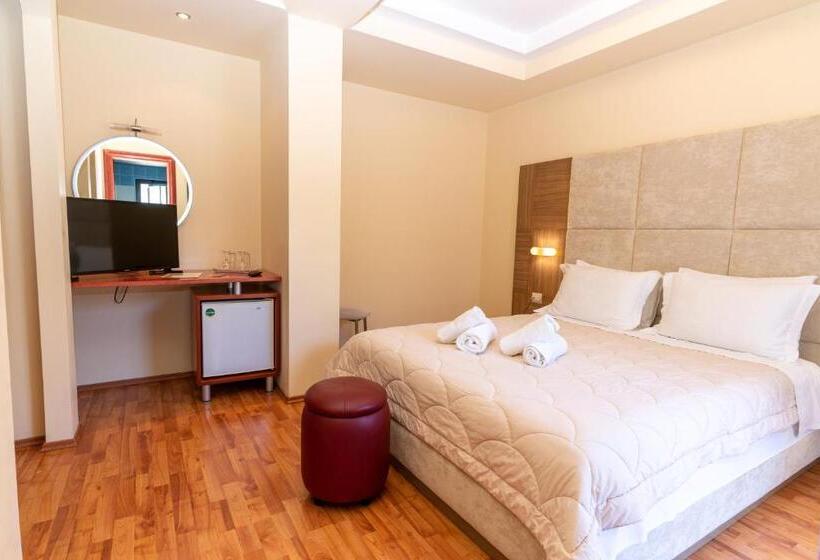 ホテル Brilant Saranda