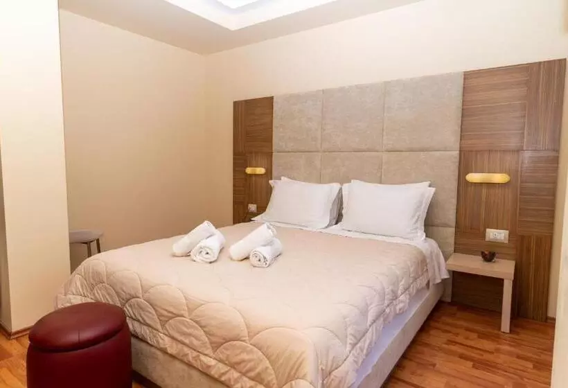 ホテル Brilant Saranda