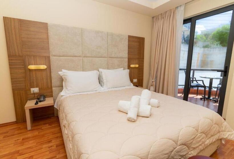 ホテル Brilant Saranda