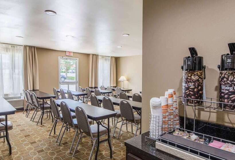 Отель Comfort Inn & Suites Greenwood Near University