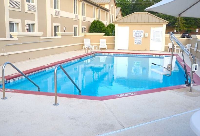 Отель Comfort Inn & Suites Greenwood Near University