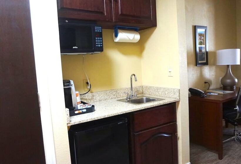 Отель Comfort Inn & Suites Greenwood Near University