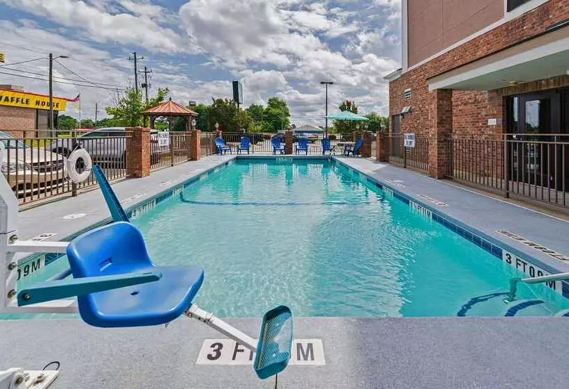 ホテル Comfort Inn & Suites Augusta West Near Fort Eisenhower