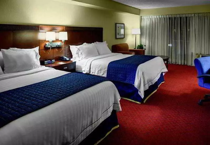 Отель Courtyard By Marriott Fayetteville