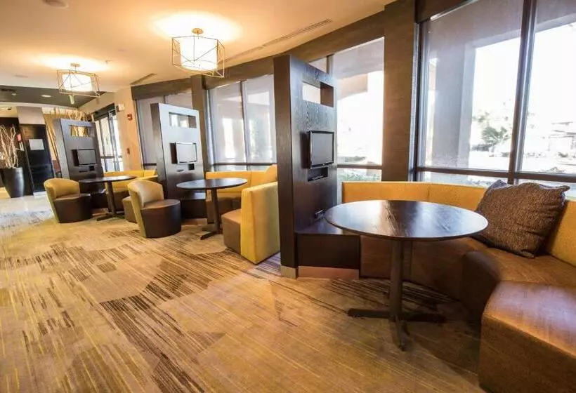 ホテル Courtyard By Marriott Merced