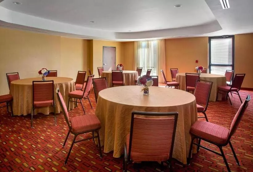 Otel Courtyard By Marriott Paramus