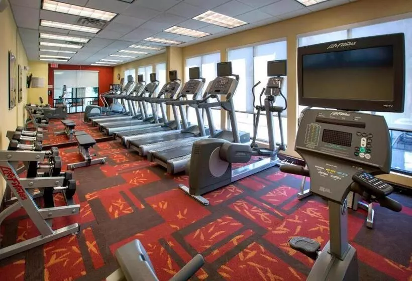 Otel Courtyard By Marriott Paramus