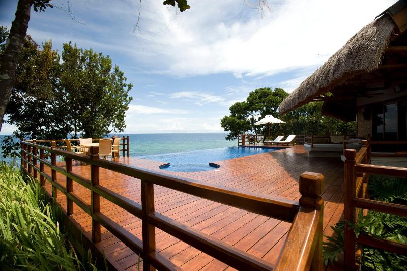 Hotel Eskaya Beach Resort And Spa